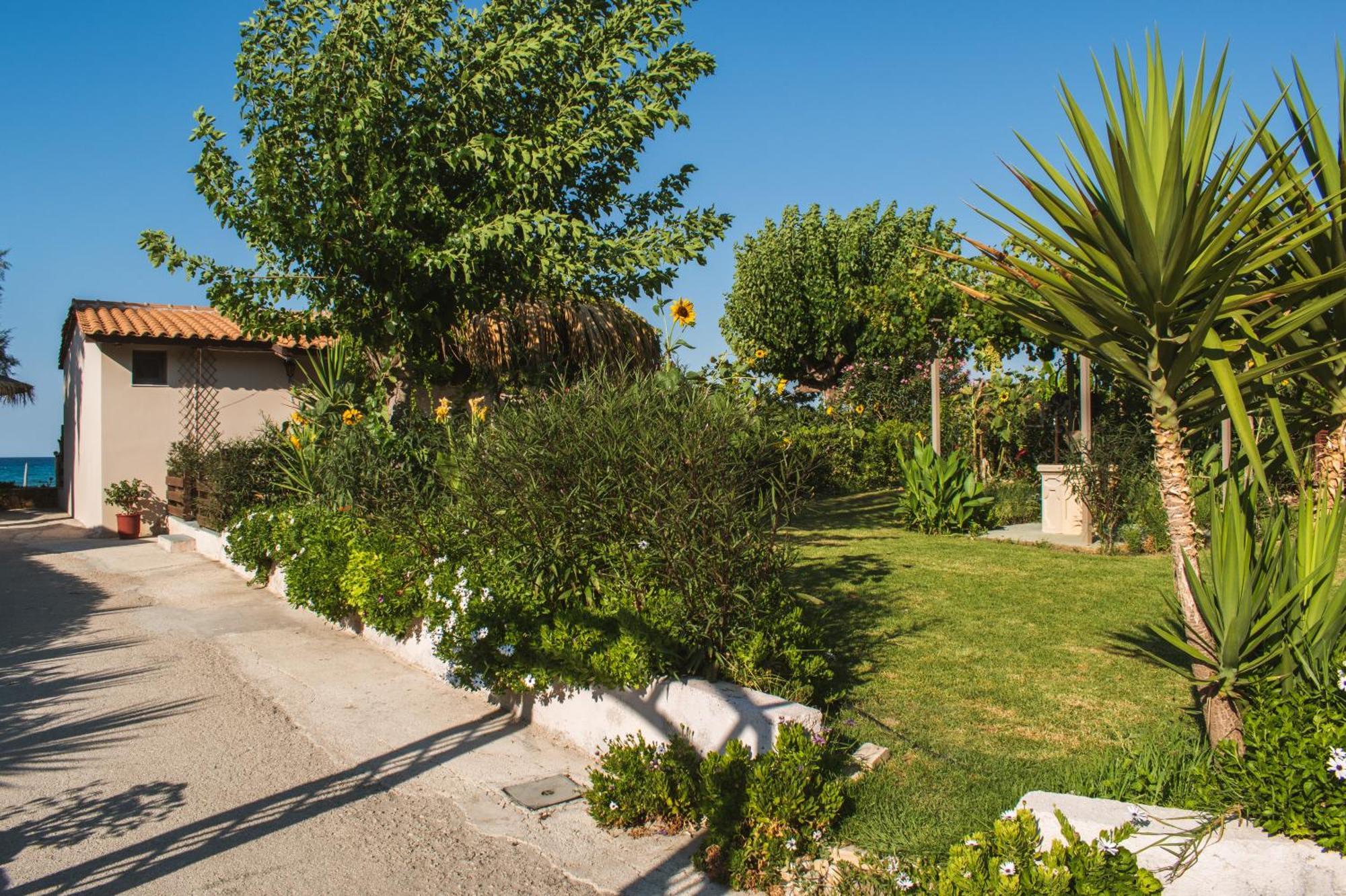Garden Studios Alykes  Exterior photo